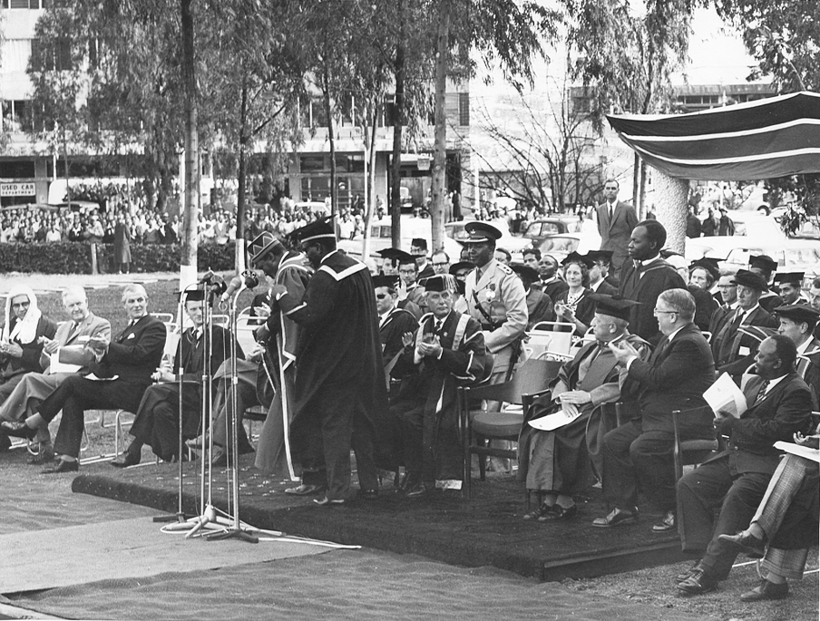 President Jomo Kenyatta addressing gathering at UON (1964)